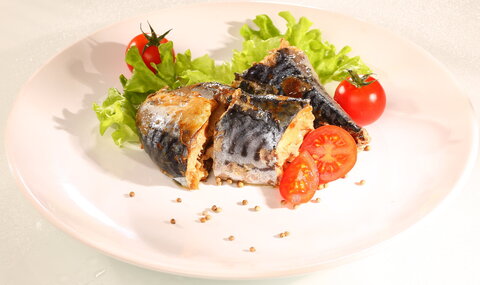 Скумбрия копченая в оливковом масле с лимоном