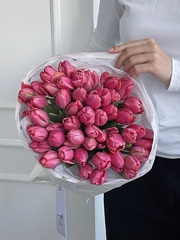 Букет из 51 ярко-розового тюльпана доступен к заказу с 3.03.2026
