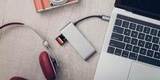 Адаптер Moshi USB-C Multimedia Adapter подключен