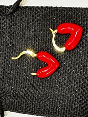 Серьги минисердечки с красной эмалью