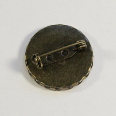 Основа для броши 26х9 мм с сеттингом для кабошона 25 мм (цвет - античная бронза)