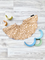 Двусторонний нагрудник Mjölk Caramel Flowers