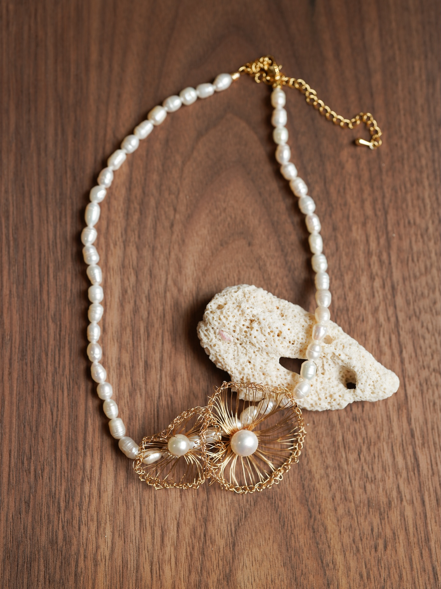 Нитка жемчуга с цветами ручной работы PREMIUM QUALITY