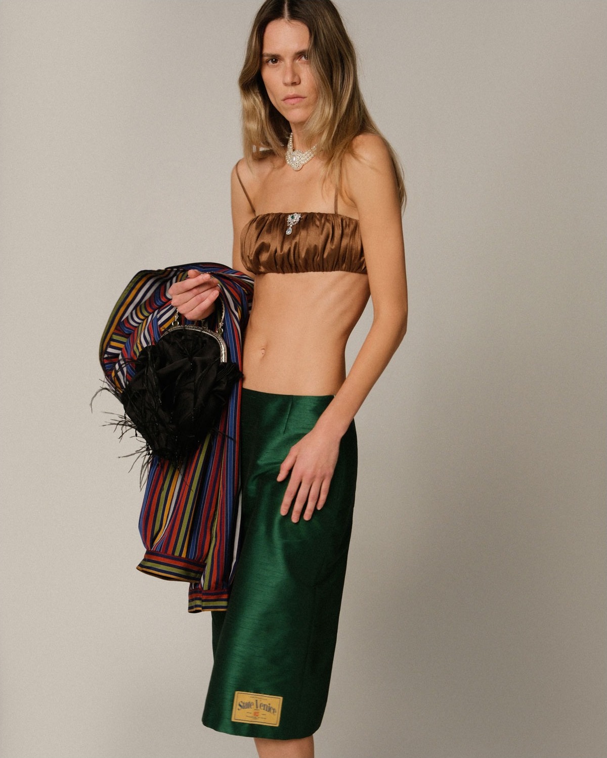 Топ на тонких лямках