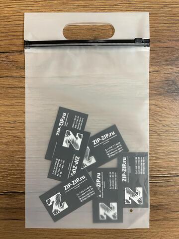 Пакет слайдер с черным бегунком и вырубной ручкой матовый 30*40 см 80 мкм