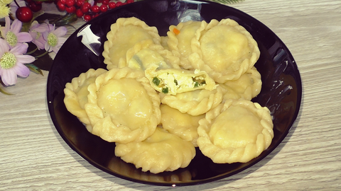 Вареники с солёным творогом и зелёным луком 0,9кг Домашняя кухня