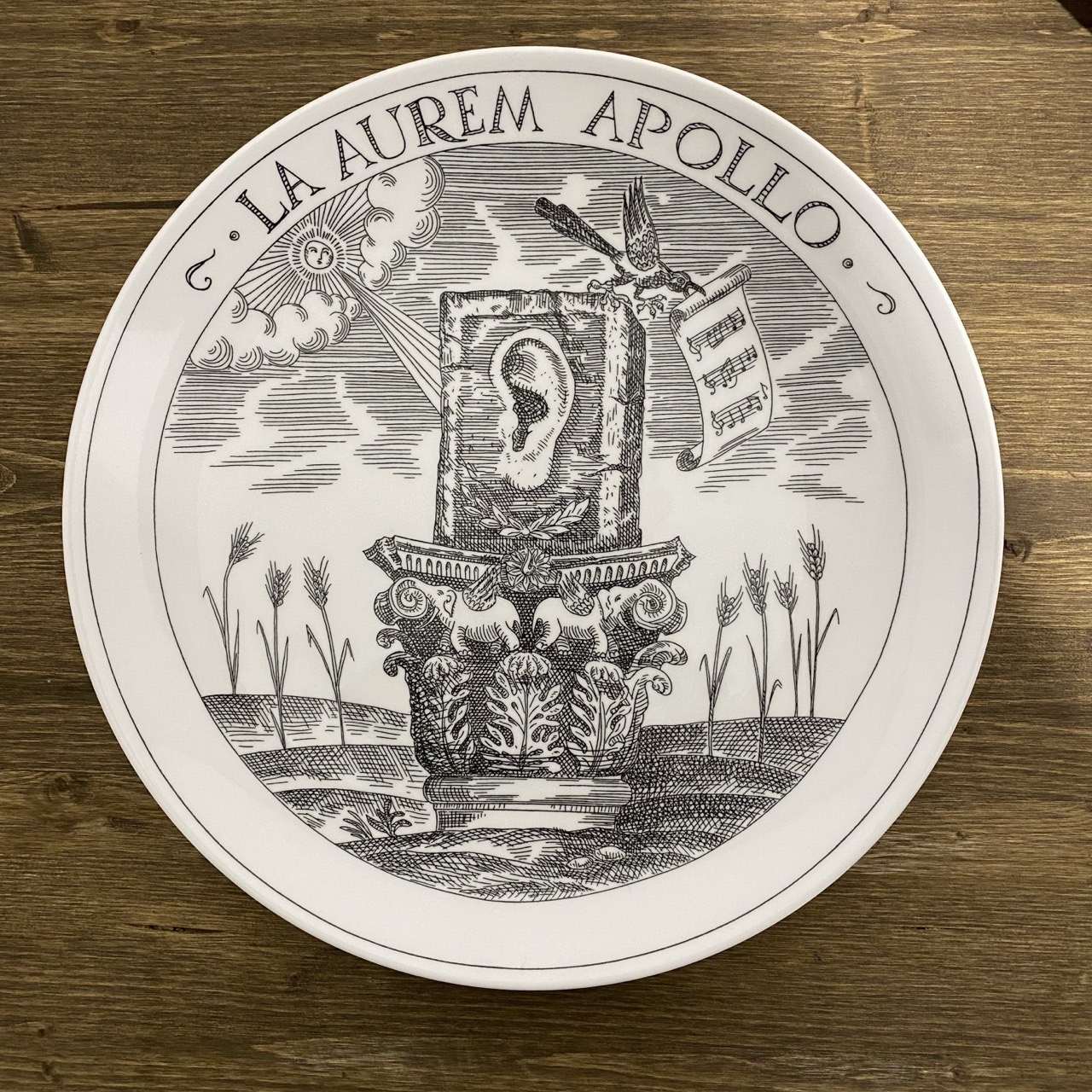 Тарелки с рисунками из книги графических псалмов к хореографической молитве