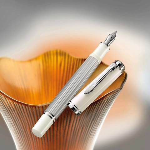 Ручка шариковая Pelikan Souverän® K405 Silver-White (818 933)