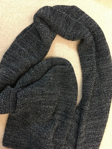 Классический двойной шарф, цвет - черно-серый меланж.