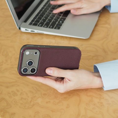 Чехол iPhone 17 Pro натуральная кожа сафьяно, бордового цвета