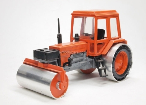 MTZ-82 road roller Kompanion 1:43