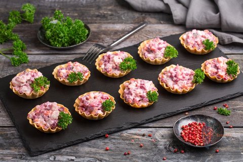 Тарталетка с салатом &quot;Сельдь под шубой&quot;, 20 шт.