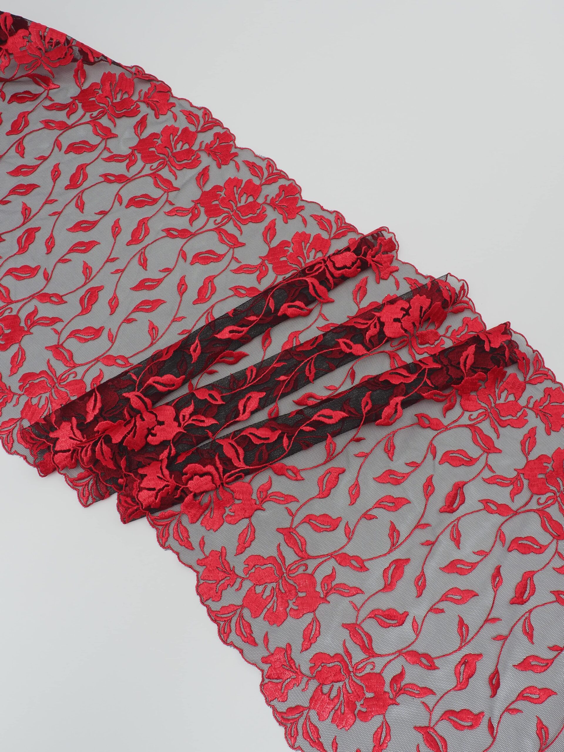 Вышивка на сетке черная с красным неэластичная ширина 31 см