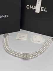 Колье-чокер CHANEL - нитки жемчуга трехрядные