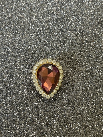 камень цвет баклажан с мелкими камнями 2см