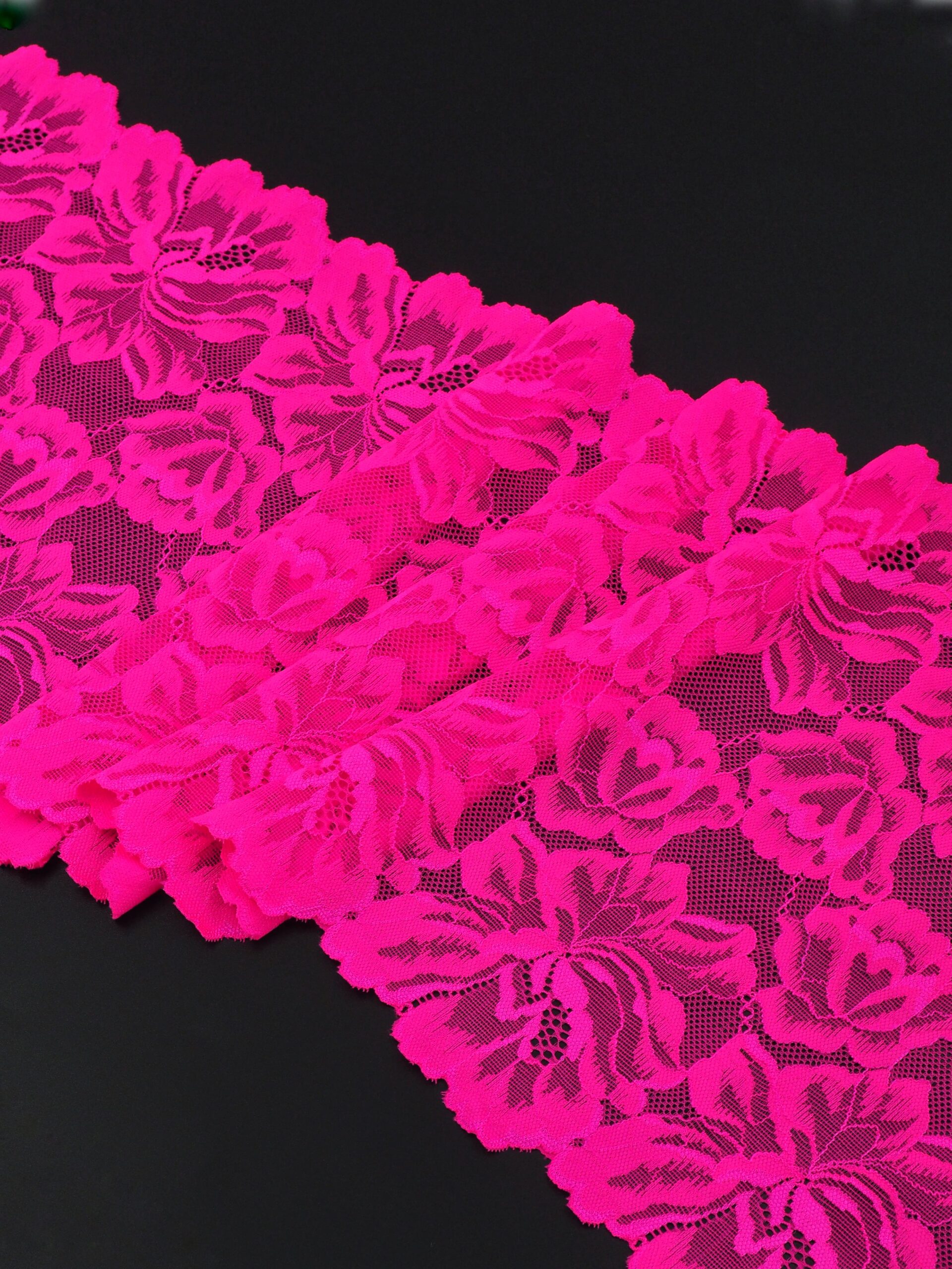 Эластичное кружево ярко-розовое неоновое ширина 24 см