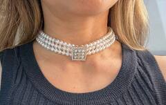 Колье-чокер CHANEL - нитки жемчуга трехрядные