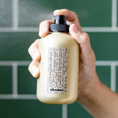 DAVINES This is a Sea Salt Spray it's for full-bodied, beachy looks Спрей с морской солью More Inside для объемных свободных укладок,  250 мл