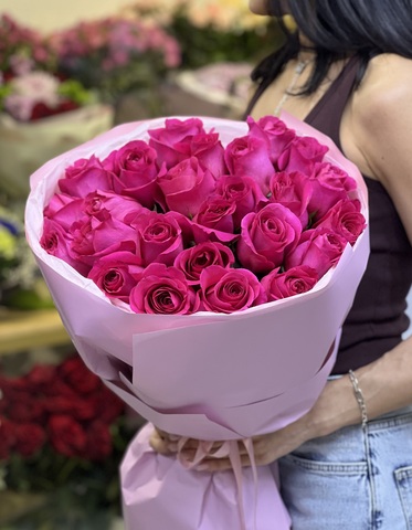 მუქი ვარდისფერი ვარდები