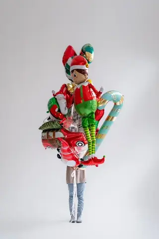 Связка гелиевых шаров Эльф с подарками