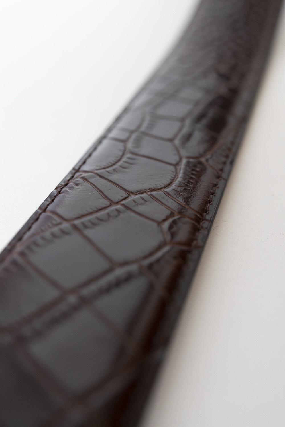 Классический ремень из кожи с тиснением под крокодила, 35 мм, темно-коричневый