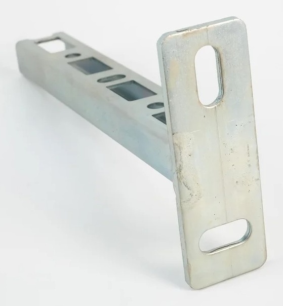 Кронштейн ТВЕК для крепления трубопроводов инженерных систем 30х30х300 мм.