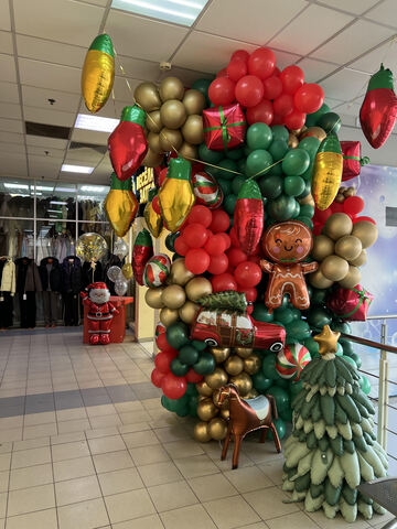 Оформление входной группы магазина шарами