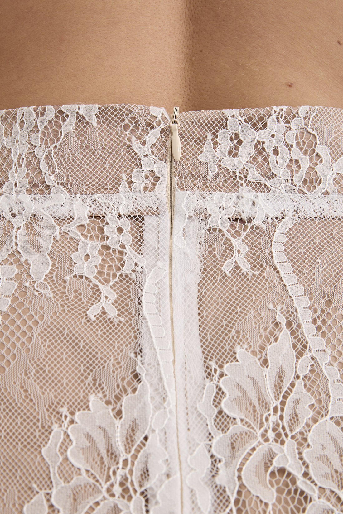 Юбка-карандаш из гипюра, молочный