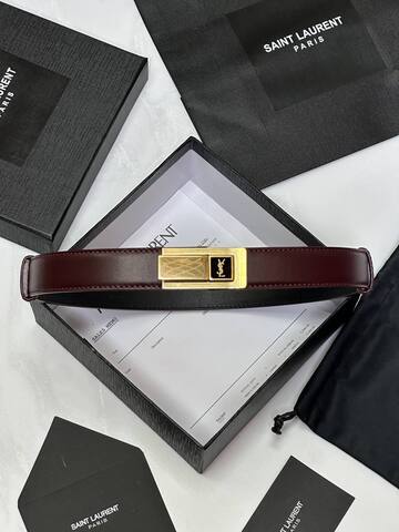 Ремень Saint Laurent с пряжкой CHARNIERE из гладкой кожи, винный