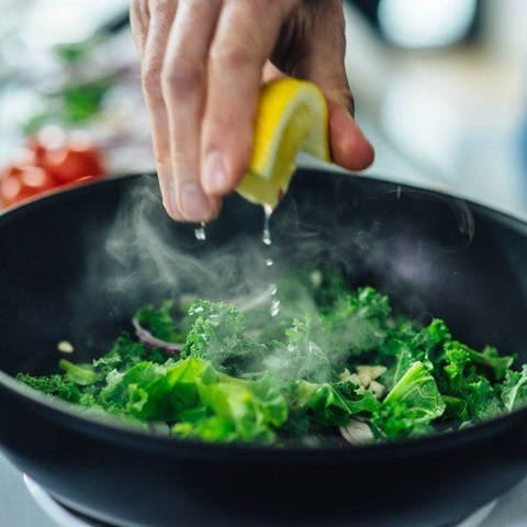 Сотейник Fiskars Functional Form 1026575 d=26см (с крышкой) черный