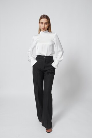 БРЮКИ КЛАССИКА С ОКАНТОВКОЙ И КАРМАНАМИ