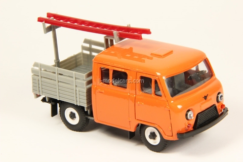 UAZ-39094 Farmer Emergency Service with ladder plastic orange Agat Mossar Tantal 1:43