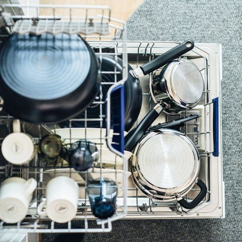 Сотейник Fiskars Functional Form 1026575 d=26см (с крышкой) черный