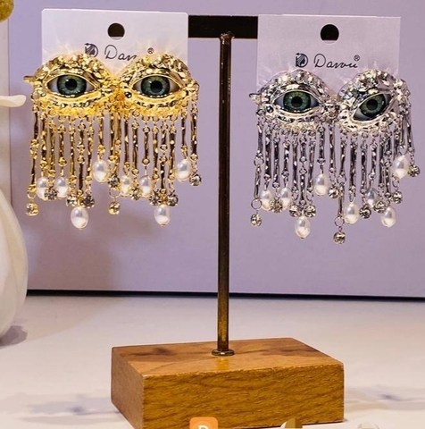 73135- Серьги ЗЕЛЕНЫЕ ГЛАЗА в стиле Schiaparelli с подвесками, цвет серебро / золото