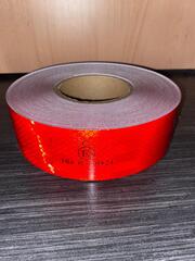 Лента светоотражающая красная - 45,7 метров.