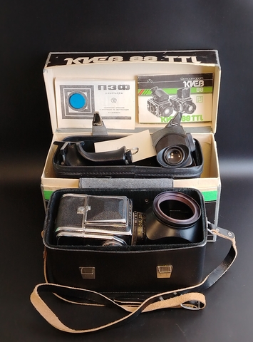 Фотоаппарат "Киев 88 TTL" с объективом Волна-3, чехол, кофр, оригинальная коробка. Комплект. СССР.