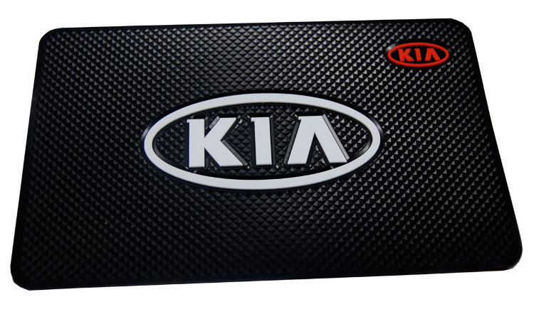 Автогаджеты Коврик противоскользящий на панель с логотипом KIA 12301.750.jpg