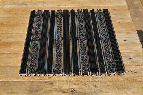 Придверная решетка Gidrolica Step – резина + текстиль + щетка, 390×590 мм