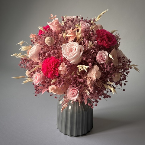 «Марьино счастье» - композиция из стабилизированных цветов и сухоцветов