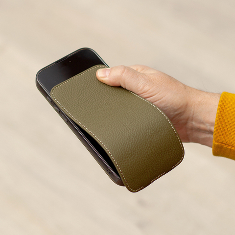 Кожаный чехол для iPhone 17 Pro, теленок зеленого цвета