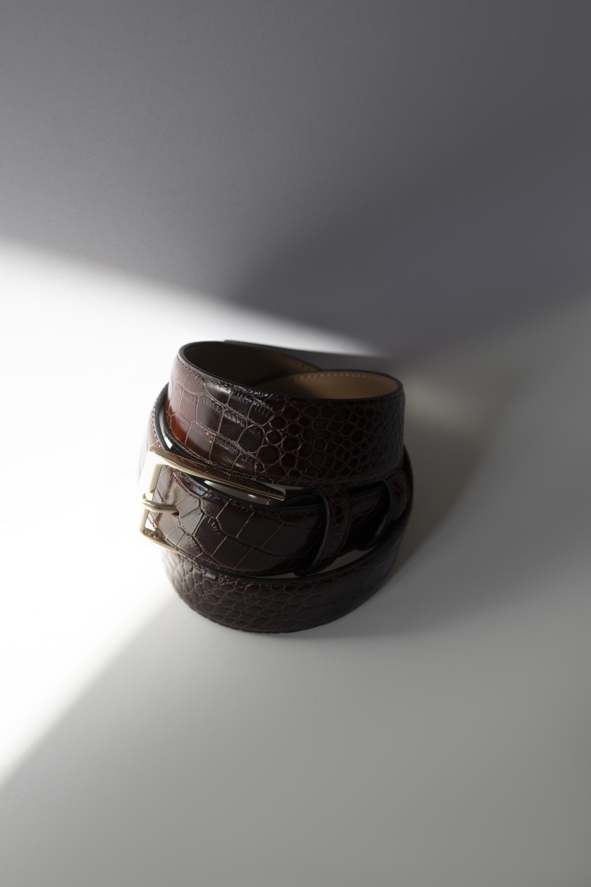 Классический ремень из кожи с тиснением под крокодила, 35 мм, темно-коричневый