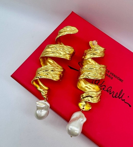 sergi-dlinnye-spiral-s-podveskoj-iz-barochnogo-zhemchuga-style-by-schiaparelli