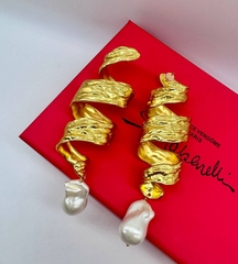 sergi-dlinnye-spiral-s-podveskoj-iz-barochnogo-zhemchuga-style-by-schiaparelli