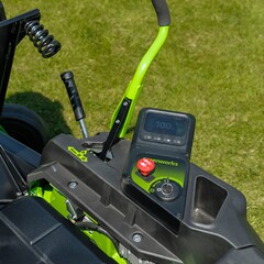 Райдер садовый Greenworks GC82ZT107 82V (107 см) Zero Turn CrossoverT аккумуляторный с нулевым радиусом разворота