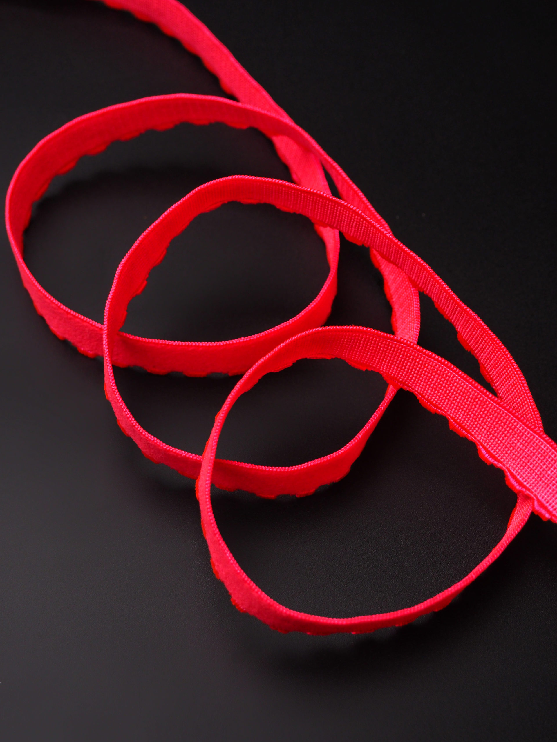 Резинка отделочная розово-красная ажурная ширина 12 мм