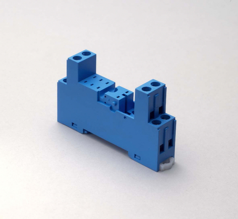 Розетка с винтовыми клеммами (с зажимной клетью) для реле 40.31; применяются модули 99.80; в комплекте пластиковая клипса 095.91.3; версия: синий цвет