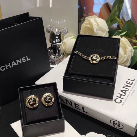 Чокер и серьги Chanel