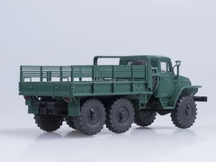 Ural-375D flatbed truck green AutoHistory 1:43