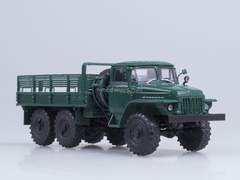 Ural-375D flatbed truck green AutoHistory 1:43