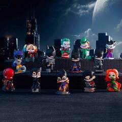 Случайная фигурка POP MART: DC Gotham City